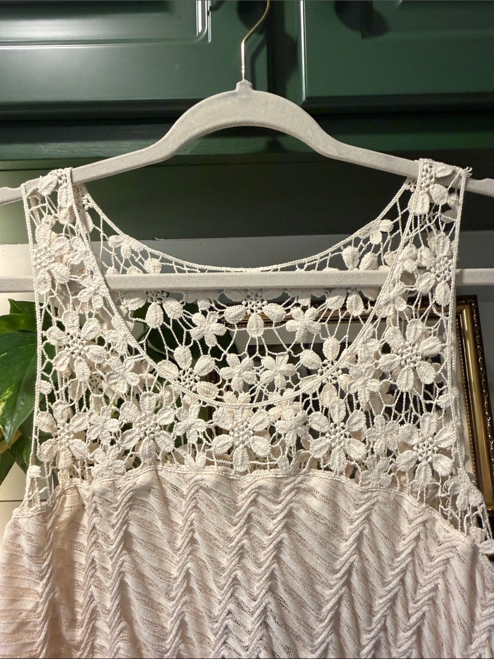 NWT. Crochet Lace Sleeveless Boho Top in Cream - Picture 3 of 3